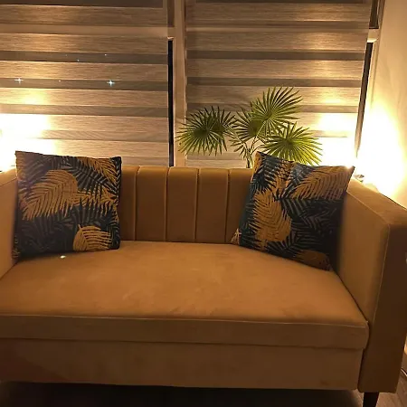 Chic Mill With Canal Views 아파트 맨체스터