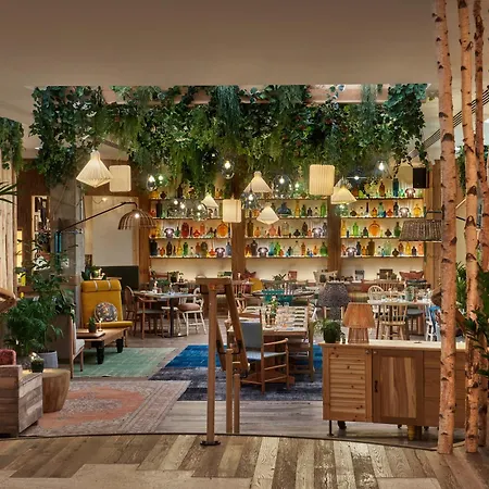 Treehouse Hotel 4*
