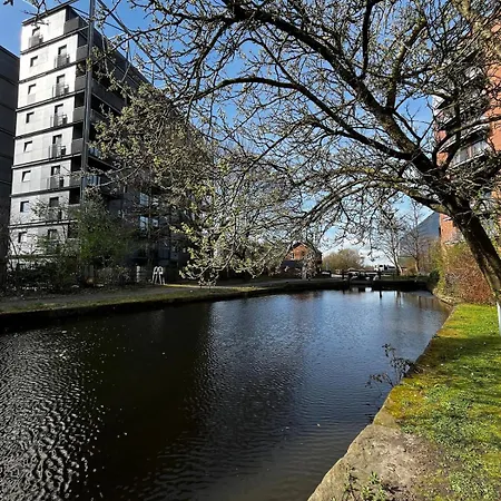 Serene 2-bed Flat With Canal Views - Coop Live & Ethiad Appartamento *