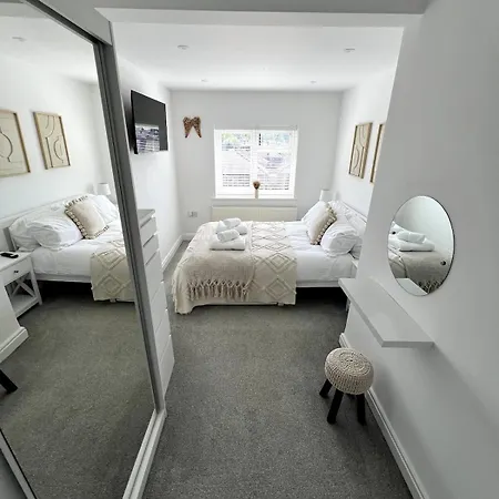 Spacious, Cosy & Stylish 3 Bed In Salford, Near Trafford Park - Free Parking