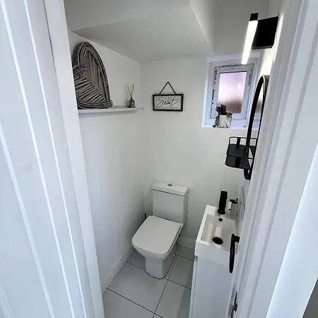 Spacious, Cosy & Stylish 3 Bed In Salford, Near Trafford Park - Free Parking Prázdninový dům