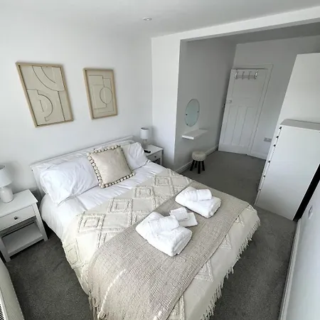 Spacious, Cosy & Stylish 3 Bed In Salford, Near Trafford Park - Free Parking