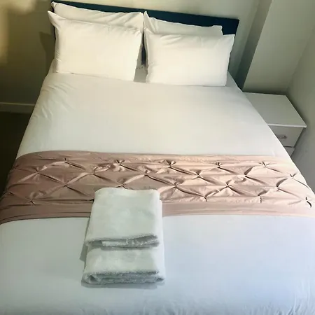 With Private Bathroom Not Ensuite In Shared Flat Near Centre * Manchester