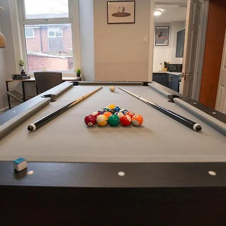 Apartment Comfortable Long Near Old Trafford With Pool Table