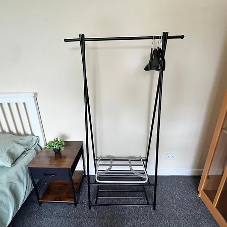 Spacious House Close To With Free Parking Ferienhaus Manchester