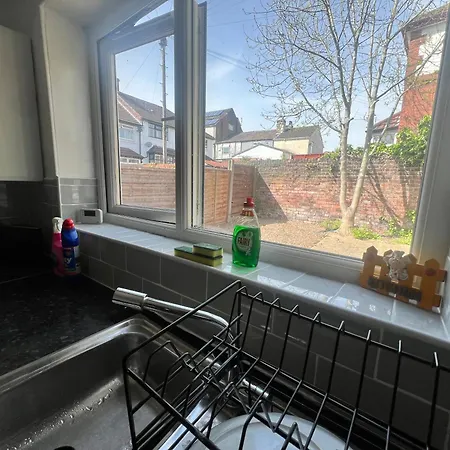 Ferienhaus Spacious House Close To With Free Parking *