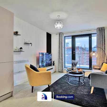 公寓 Modern 2 Bed, 2 Bath With Ensuite By Avalora Short Lets & Serviced Salford With Balcony, Near Tram Stop Salford Quays 曼彻斯特