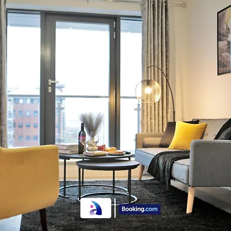 Modern 2 Bed, 2 Bath With Ensuite By Avalora Short Lets & Serviced Salford With Balcony, Near Tram Stop Salford Quays * 曼彻斯特