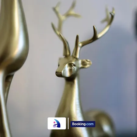 Modern 2 Bed, 2 Bath With Ensuite By Avalora Short Lets & Serviced Salford With Balcony, Near Tram Stop Salford Quays