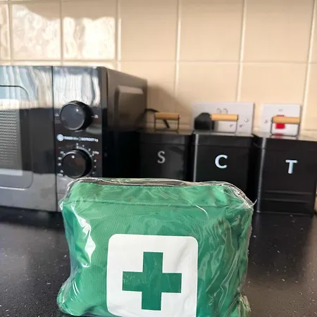 Lejlighed Chic Trafford Apartment, Private Underground Parking, Fast Wi-fi, Self Check-in Anytime, 5 Mins To Old Trafford Stadium