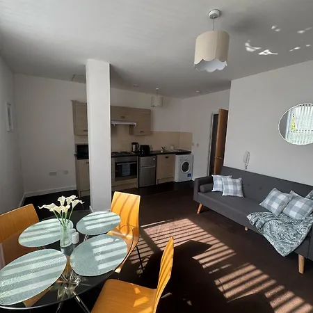 Chic Trafford Apartment, Private Underground Parking, Fast Wi-fi, Self Check-in Anytime, 5 Mins To Old Trafford Stadium Apartamento Mánchester