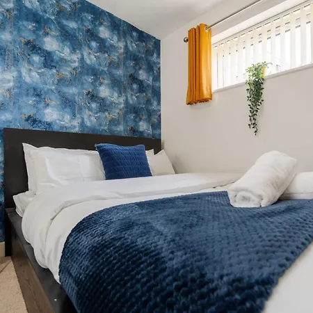 Spacious 4bd 3bt - Etihad - Coop - Pool Table - Free Parking Prázdninový dům Manchester