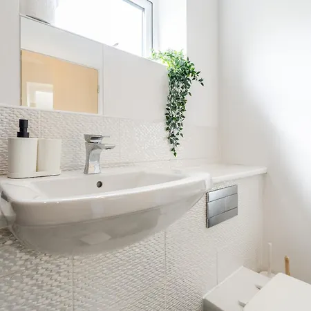 Spacious 4bd 3bt - Etihad - Coop - Pool Table - Free Parking * Manchester