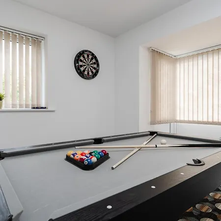 Spacious 4bd 3bt - Etihad - Coop - Pool Table - Free Parking *