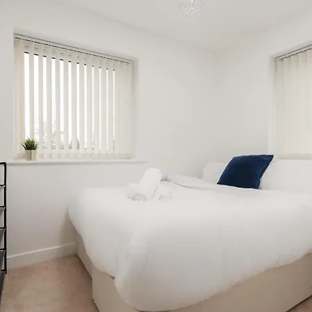 Spacious 4bd 3bt - Etihad - Coop - Pool Table - Free Parking * Manchester