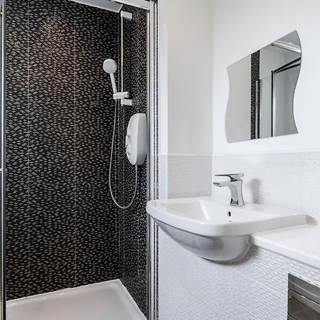 Spacious 4bd 3bt - Etihad - Coop - Pool Table - Free Parking