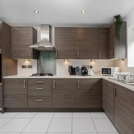 Spacious 4bd 3bt - Etihad - Coop - Pool Table - Free Parking Holiday home *