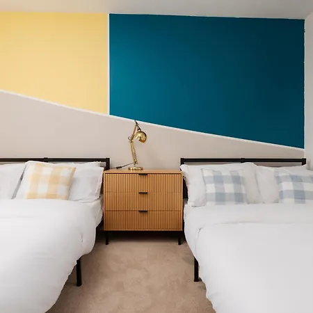 Spacious 4bd 3bt - Etihad - Coop - Pool Table - Free Parking * Manchester