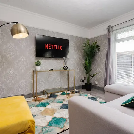 Boutique 3bd Opposite Etihad & Coop - Free Parking - Pool Table Μάντσεστερ