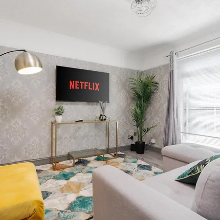 Boutique 3bd Opposite Etihad & Coop - Free Parking - Pool Table Μάντσεστερ