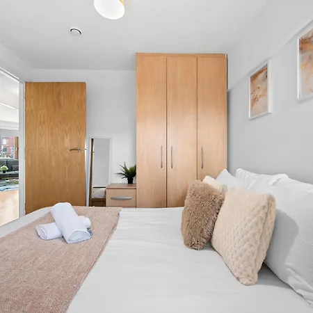 2 Bed Centre Flat Sleeps 6 Free Parking Manchester