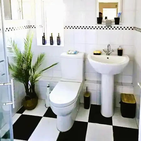 3br House-apartment-free Parking-manchester Airport * مانشستر