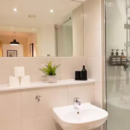 New Halo Nest - Modern & Comfortable Apartment