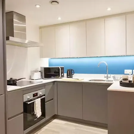 New Halo Nest - Modern & Comfortable * Manchester