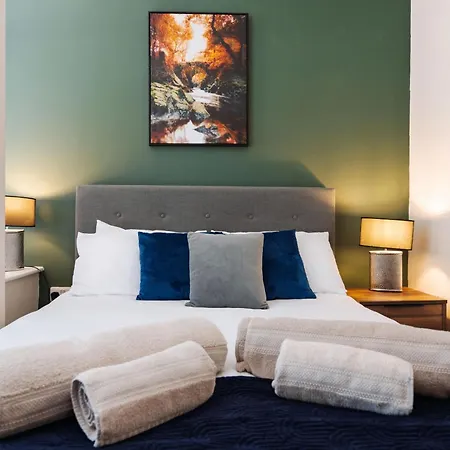 Apartment With 2 Parking Spaces! *