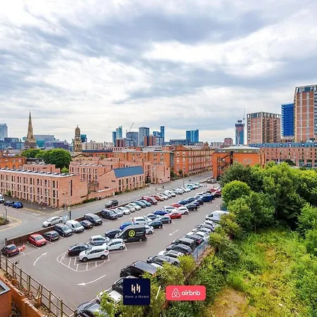 Salford With Free Wifi, Parking & Ideal For Contractors * Manchester