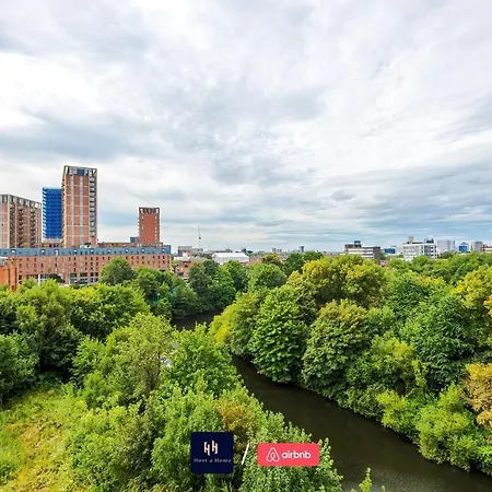 شقة Salford With Free Wifi, Parking & Ideal For Contractors