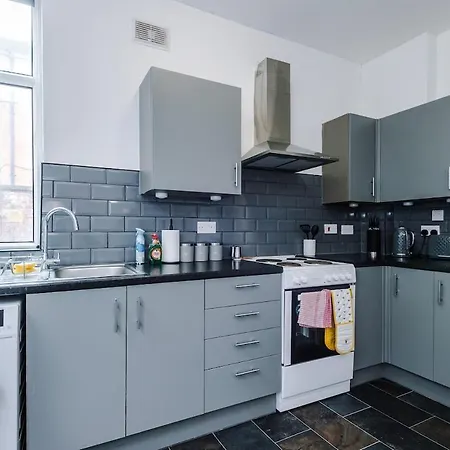 Discounted Month Contractor Parking Wi-fi Sleeps 8 *