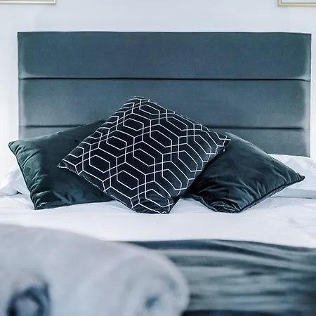 Discounted Month Contractor Parking Wi-fi Sleeps 8 דירה מנצ'סטר