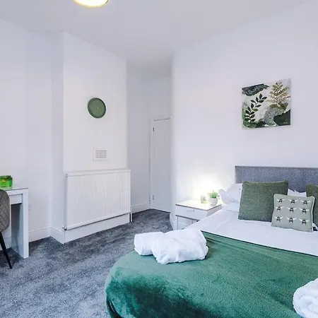 Discounted Month Contractor Parking Wi-fi Sleeps 8 דירה מנצ'סטר