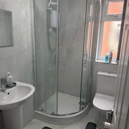 Britlodge Ruskin Ave * Manchester