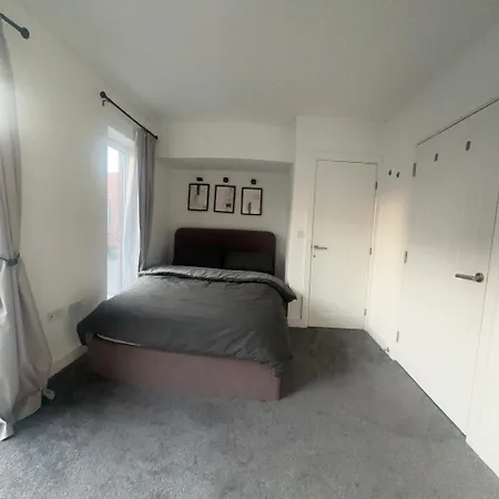 Privat bolig Cosy Salford, - 90secs To Bus Stop & Convenience Store *