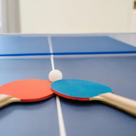 Casa vacanze Stunning In Salford With Free Parking, Office, Pool & Ping Pong Table *