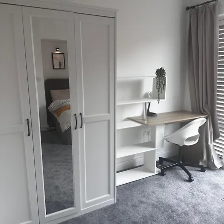 Cosy Salford, - 90secs To Bus Stop & Convenience Store Manchester