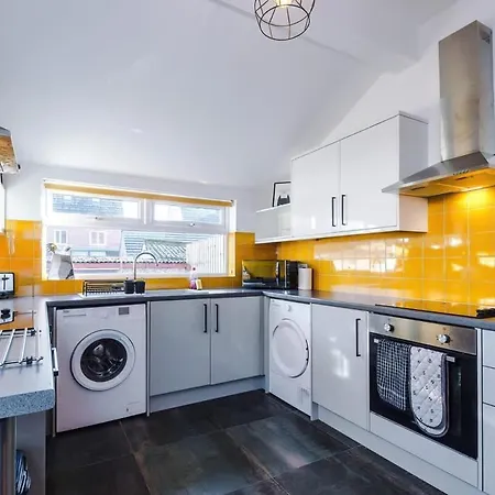 Barton House - Sleeping 10 * Manchester