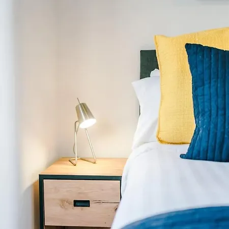 Barton House - Sleeping 10 * Manchester