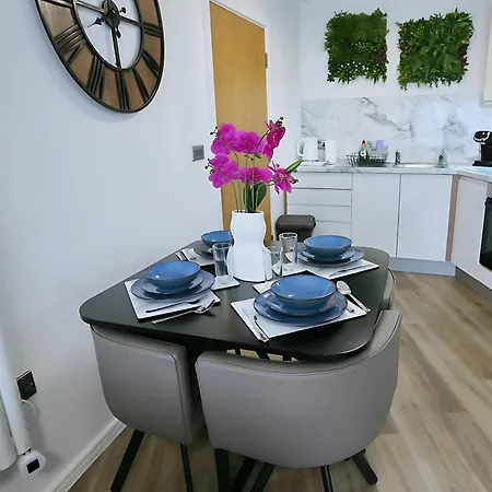 Stylish By Etihad Stadium With Free Parking - Pass The Keys * מנצ'סטר