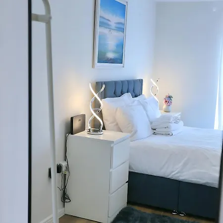 Stylish By Etihad Stadium With Free Parking - Pass The Keys