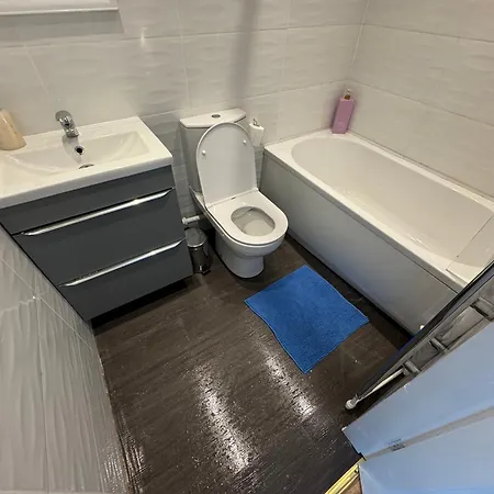 Semesterbostad Stretford - Sleeps 6 - Wifi - Parking - Near Stadium