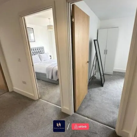 Salford Corporate Balcony Wifi Sleeps 5 *