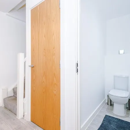 Apartment Monthly Special Salford Fully Equipped Kitchen Wifi