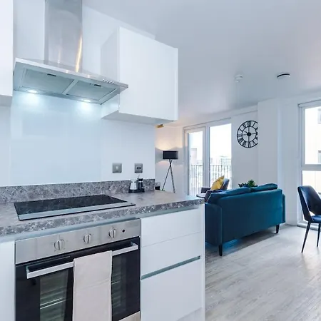 Monthly Special Salford Fully Equipped Kitchen Wifi Apartment *