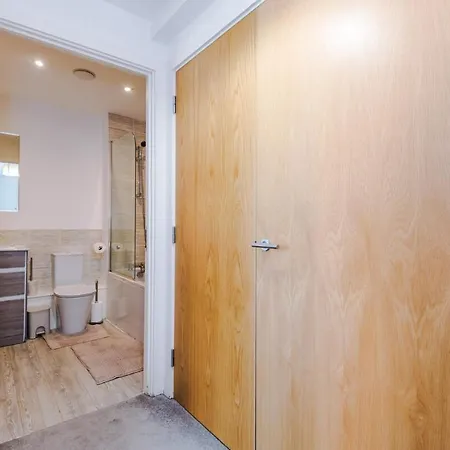 Apartment Monthly Special Salford Fully Equipped Kitchen Wifi Manchester