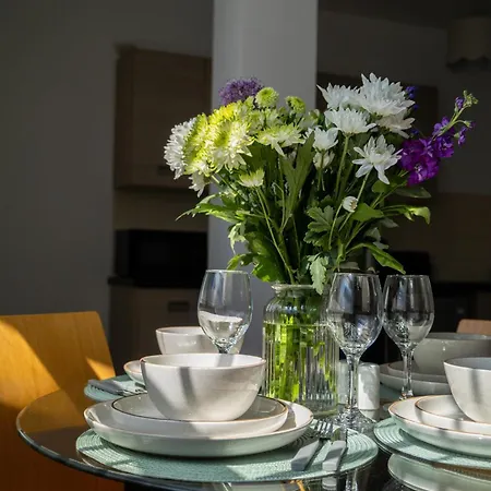 Lejlighed Chic Trafford Apartment, Private Underground Parking, Fast Wi-fi, Self Check-in Anytime, 5 Mins To Old Trafford Stadium