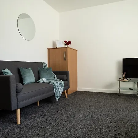 The Trafford Luxe , Garage Parking, Self Check-in Anytime - Perfect For Late Arrivals, Ultra- Fast Wi-fi, 5 Mins To Old Trafford Stadium * マンチェスター