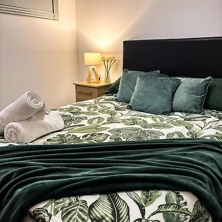 アパート The Trafford Luxe , Garage Parking, Self Check-in Anytime - Perfect For Late Arrivals, Ultra- Fast Wi-fi, 5 Mins To Old Trafford Stadium マンチェスター